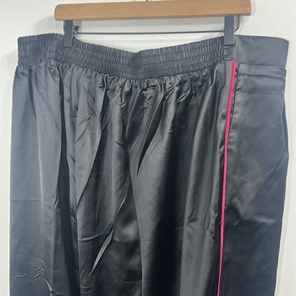 Torrid Wide Leg Streaky Satin high-rise pant deep black size 3R.NWT - Picture 4 of 9